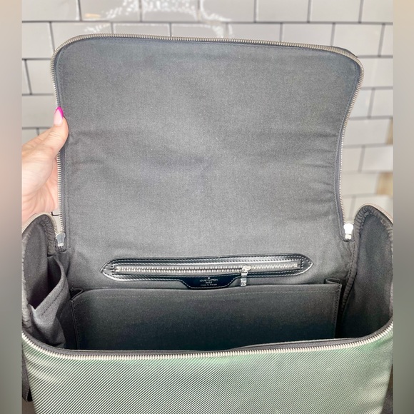 Authentic Louis Vuitton Taimyr Green & Black Tiaga Leather Crossbody Messenger - Picture 9 of 14